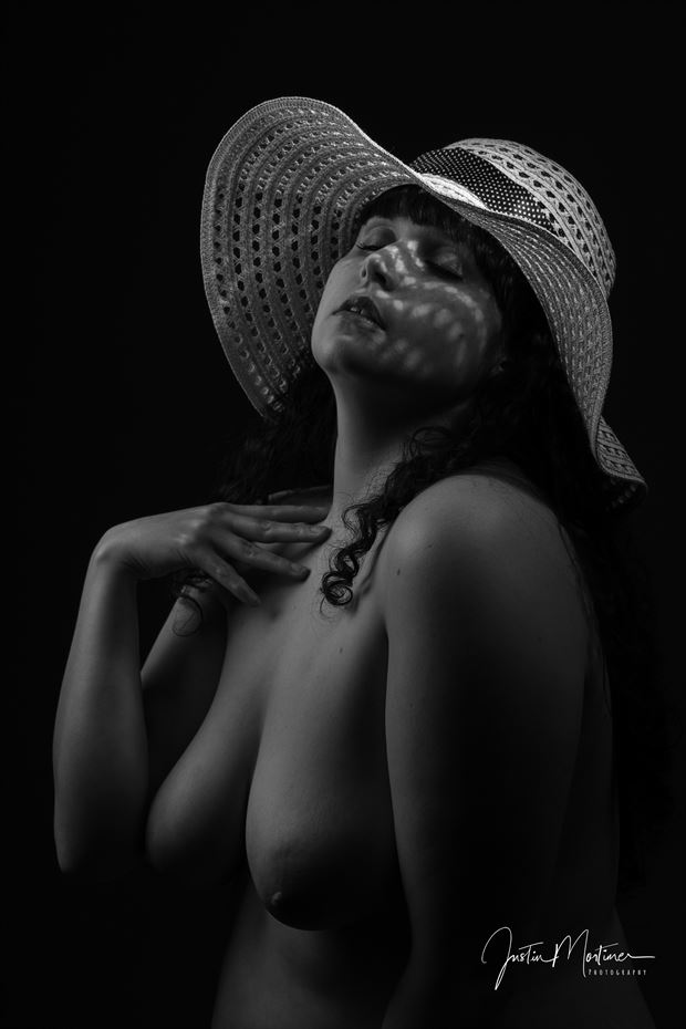 summer hat artistic nude artwork by photographer justin mortimer