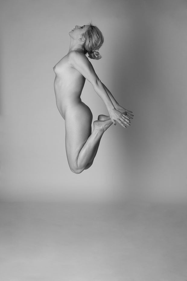 take off artistic nude photo by photographer modella foto