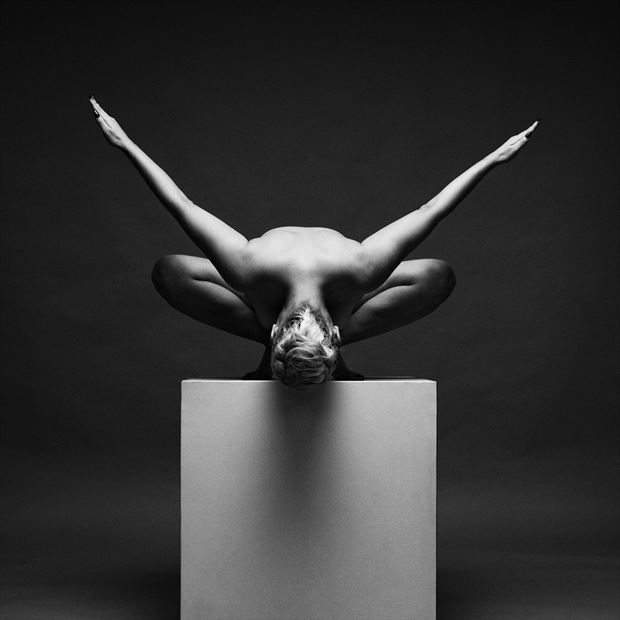 taking flight artistic nude photo by photographer mskeetphoto
