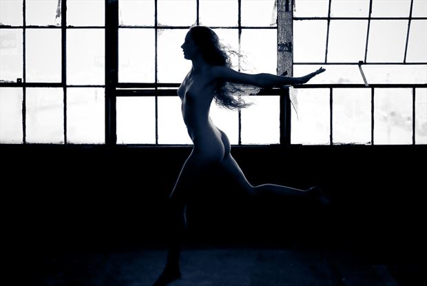 taking flight artistic nude photo by photographer obscura memento