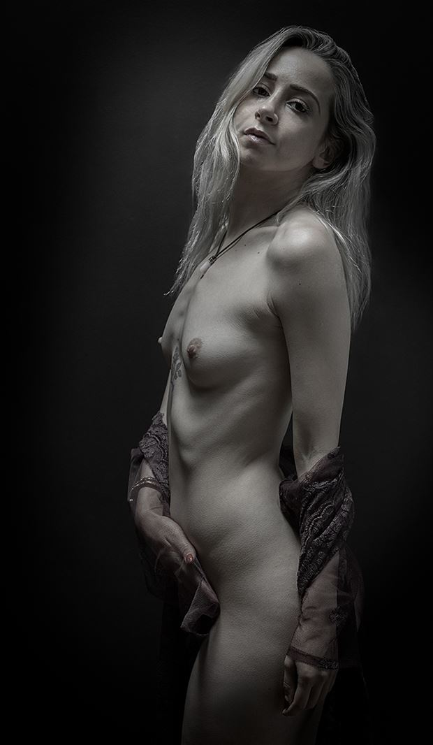 tania artistic nude photo by photographer serenesunrise