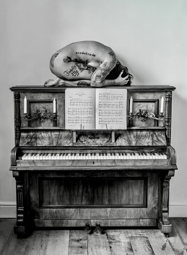 tattooed nude on piano artistic nude photo by photographer uwtog
