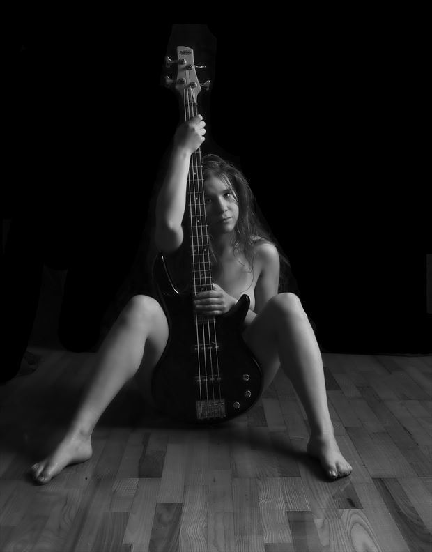 the bassist artistic nude photo by photographer janne