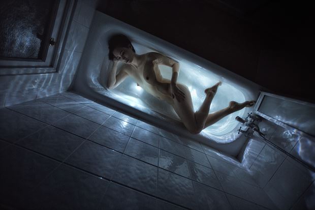 the bathtub at the end of the universe artistic nude photo by photographer gerardchillcott