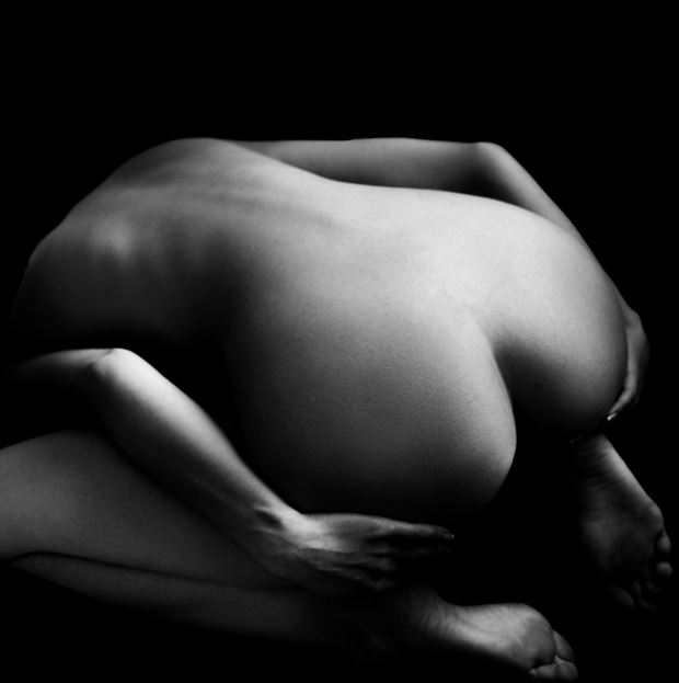 the bend artistic nude photo by artist pradip chakraborty