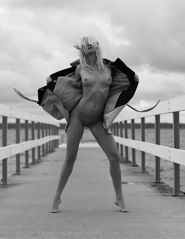 the flasher artistic nude photo by photographer andste