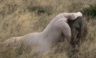 the grass artistic nude photo by photographer robert koudijs