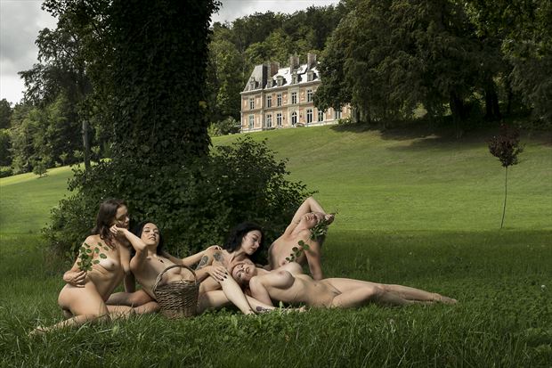 the ladies and the ch%C3%A4teau artistic nude photo by photographer robert koudijs