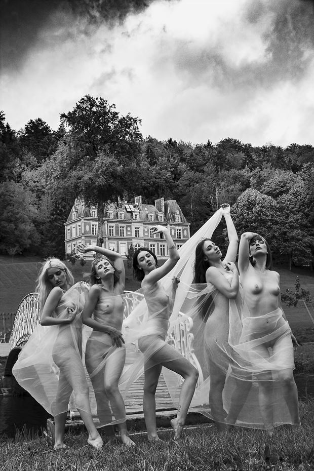 the ladies of the ch%C3%A2teau artistic nude photo by photographer robert koudijs