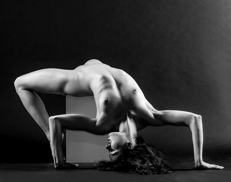 the plinth artistic nude photo by photographer richard maxim
