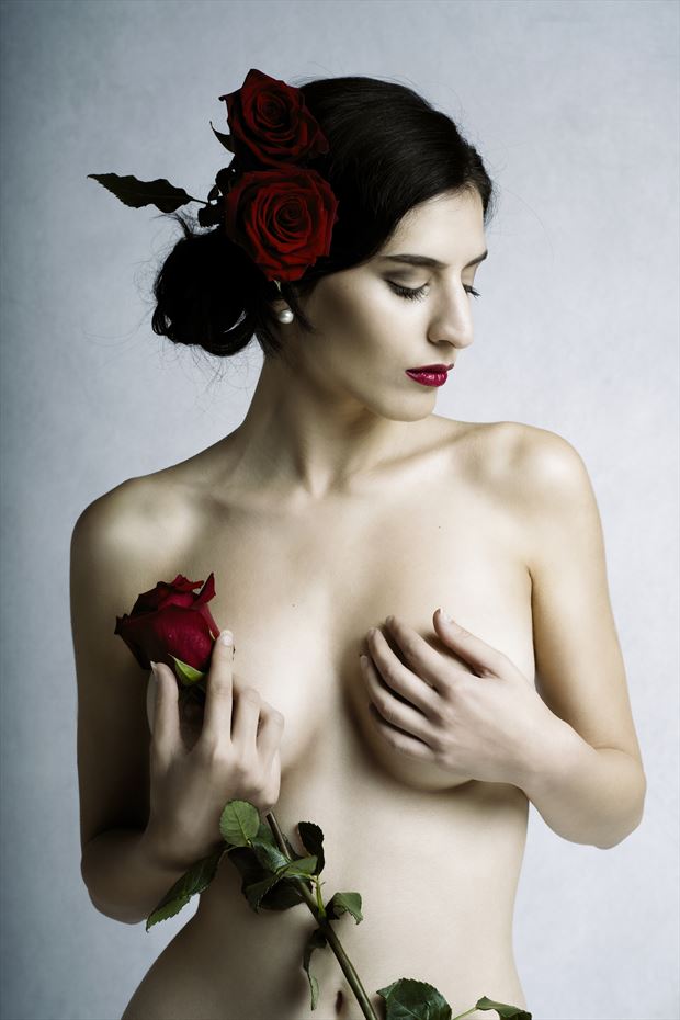 the roses 2 artistic nude photo by photographer alessio moglioni