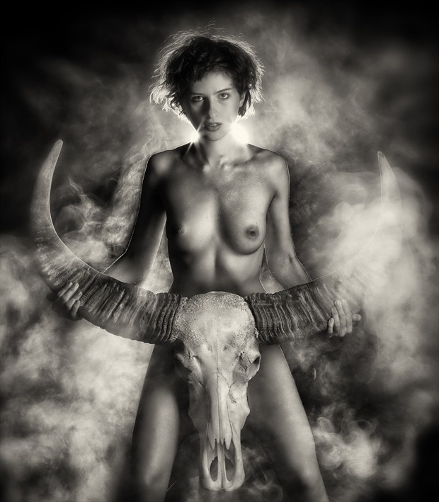 the skull Artistic Nude Photo by Photographer BenErnst