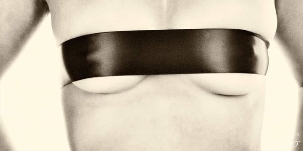 tie the ribbon erotic photo by model lilxhini