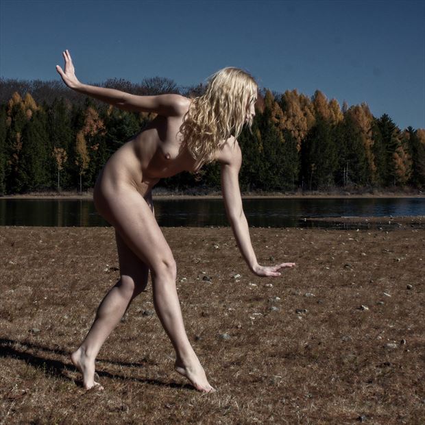tip toe artistic nude photo by artist kevin stiles