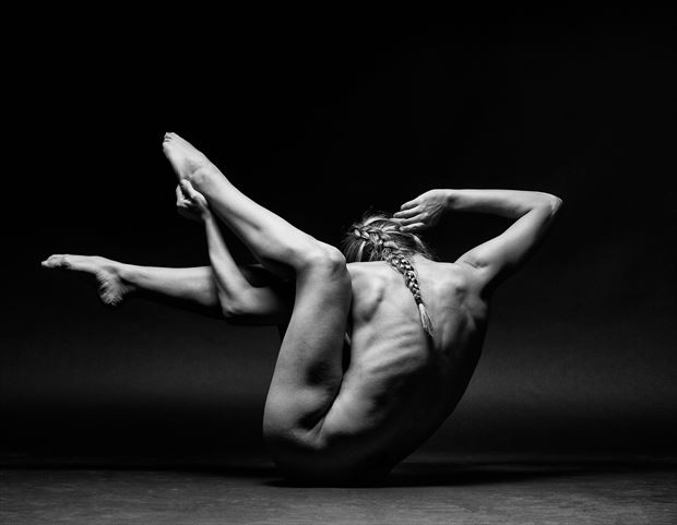 tipping point artistic nude photo by photographer richard maxim