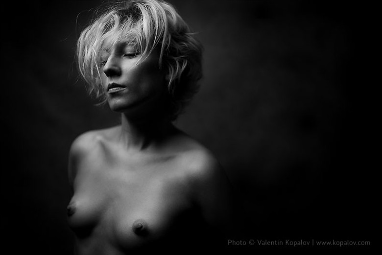 topless portrait Artistic Nude Photo by Photographer Valentin Kopalov