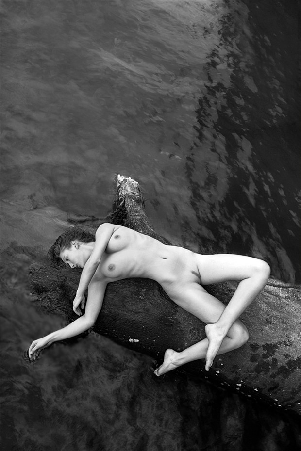 touch lake Artistic Nude Photo by Photographer Thomas Bichler