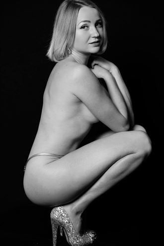 touch of a smile artistic nude photo by model lillia keane