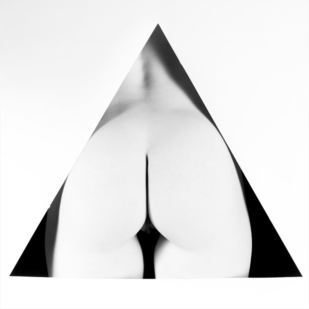 triangle artistic nude photo by photographer turcza hunor