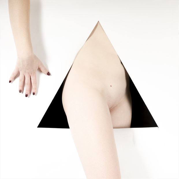 triangle artistic nude photo by photographer turcza hunor