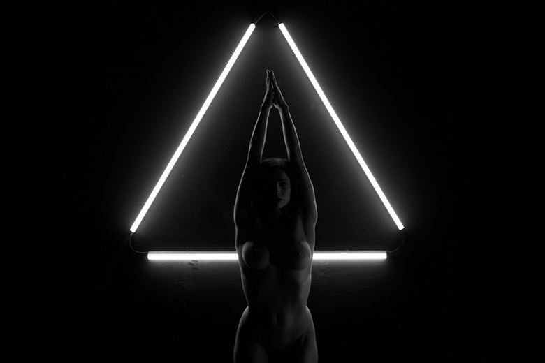 triangular artistic nude photo by model ana%C3%AFs