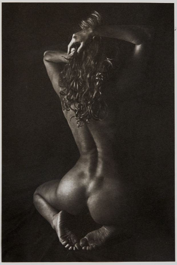 turn my back artistic nude photo by photographer richard kynast