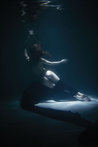 underwater 2 artistic nude photo by photographer yauhen yerchak