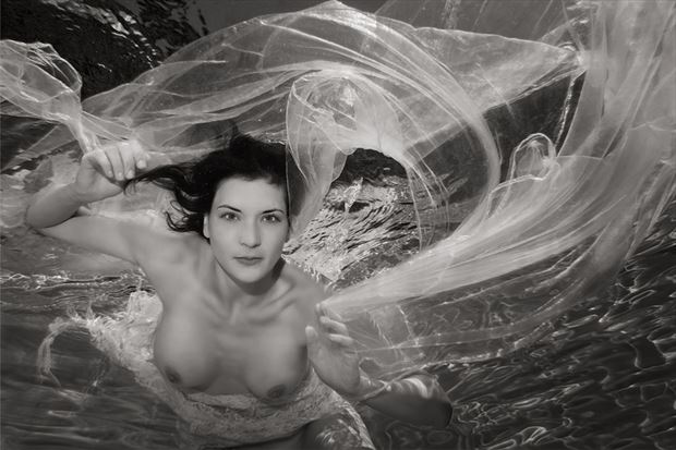 underwater art portraiture artistic nude photo by photographer h2wu photo