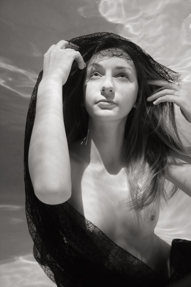 underwater art portraiture artistic nude photo by photographer h2wu photo