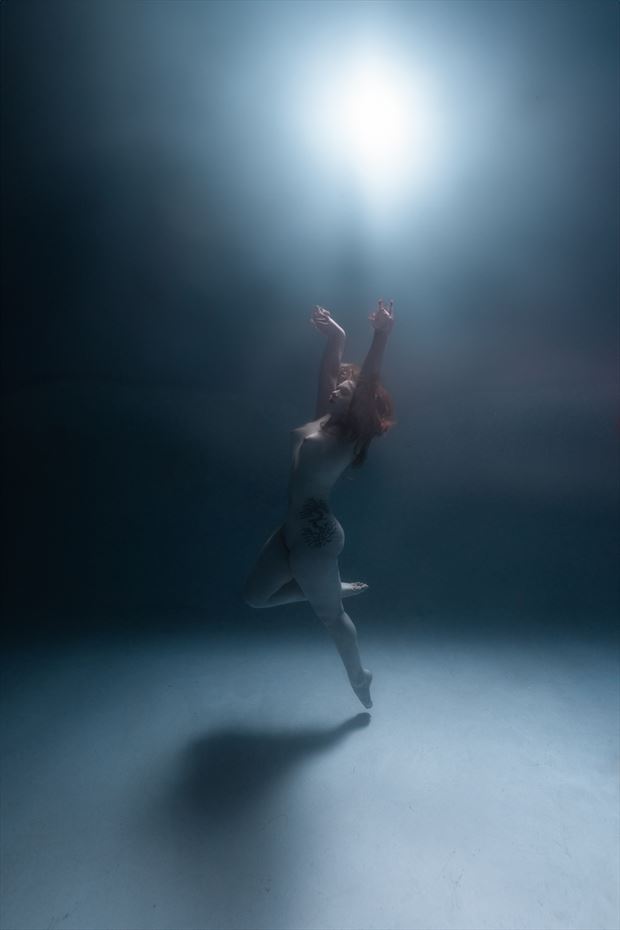 underwater dancer artistic nude photo by model lilith jenovax