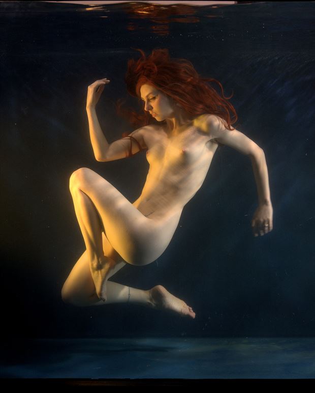 underwater dynamic artistic nude photo by photographer russb