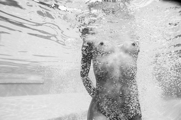 underwater erotic photo by photographer carl kerridge