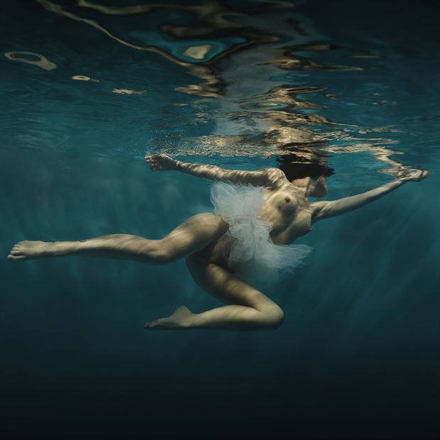 underwater fantasy artistic nude photo by photographer dml