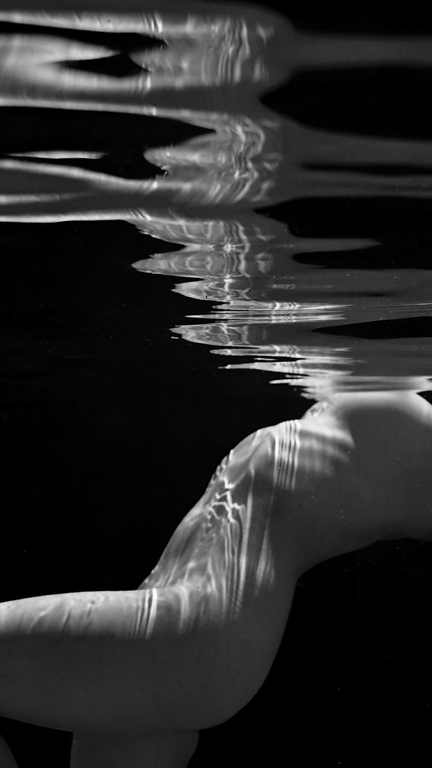 underwater vision artistic nude photo by photographer loki westdahl studio
