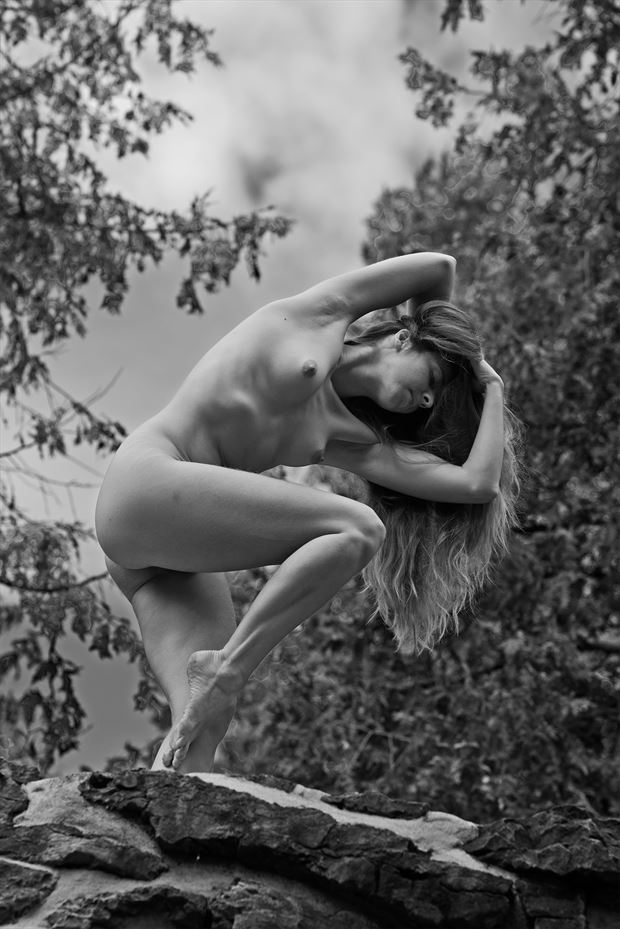 up there 1 artistic nude photo by photographer jyves