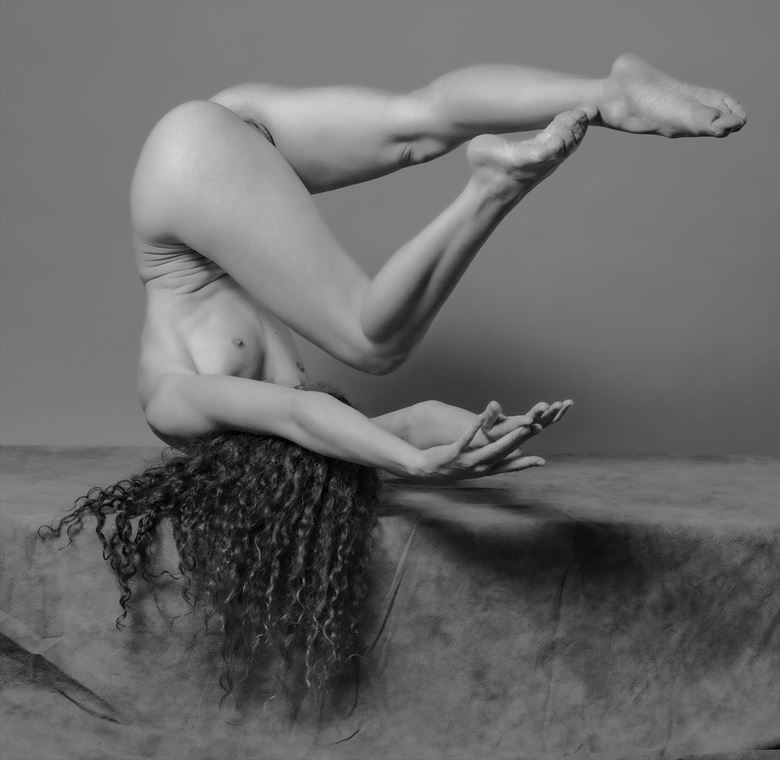 upside down artistic nude photo by photographer gpstack