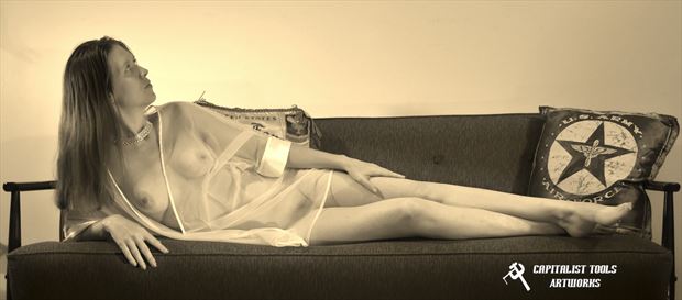 venus recumbent dianea on the couch artistic nude photo by photographer capitalist tools