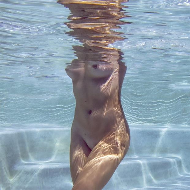 venus submerged artistic nude photo by photographer thatzkatz