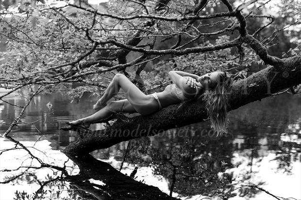 victoria out on a limb lingerie photo by photographer greg kirkpatrick