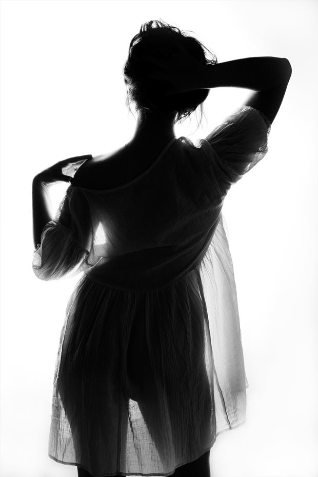 vintage style silhouette photo by photographer alyce croft boudoir