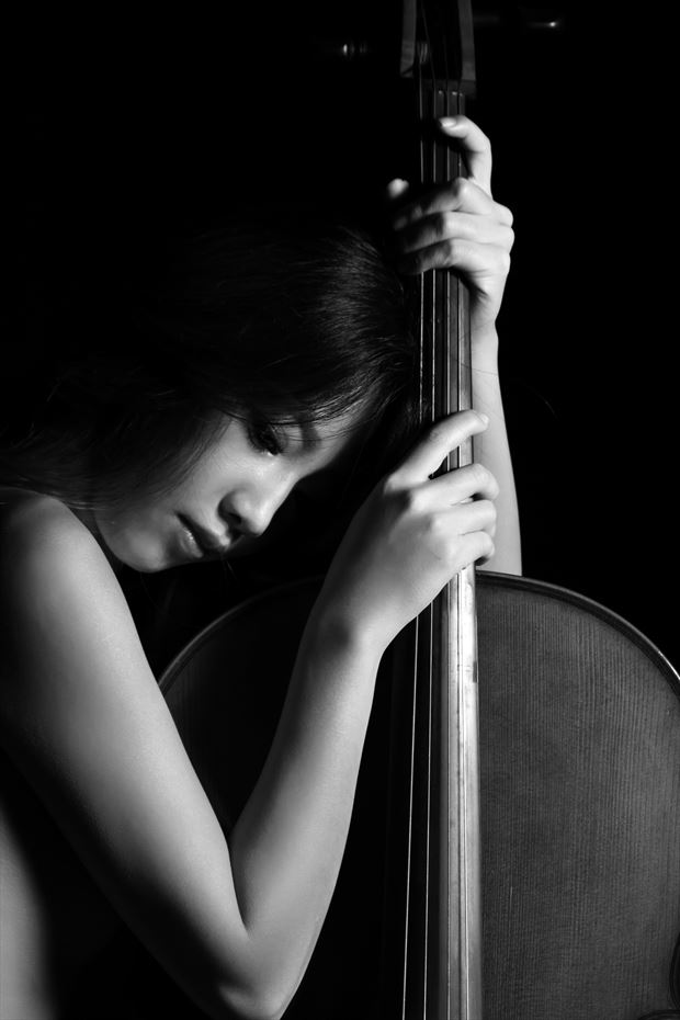 violin artistic nude photo by photographer yoga chang