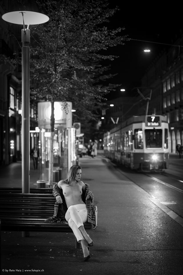 waiting for the tram artistic nude photo by photographer reto heiz