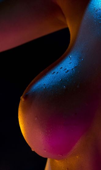 wet artistic nude photo by photographer cem ozoral