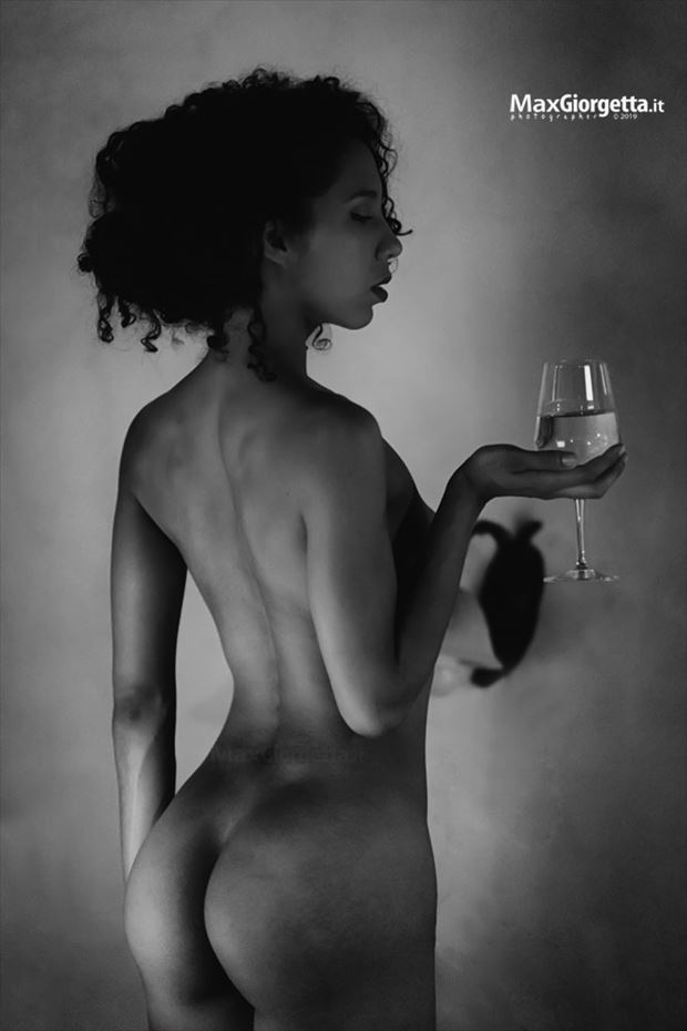 wine artistic nude photo by photographer max giorgetta