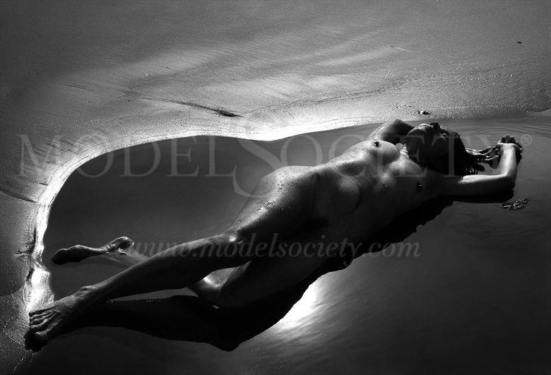 woman in the beach artistic nude photo by photographer jorge ramirez