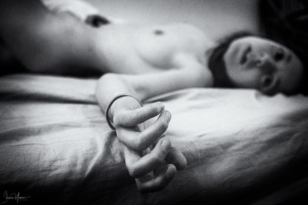 woman on bed in black and white artistic nude photo by photographer sharonphoto