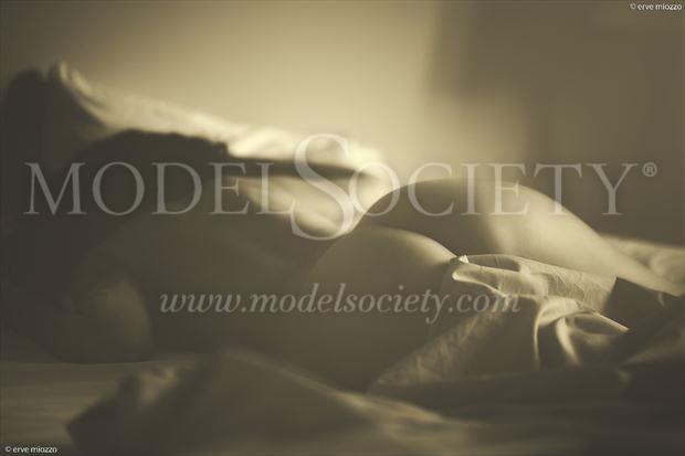 woman sensual photo by photographer ervemiozzo