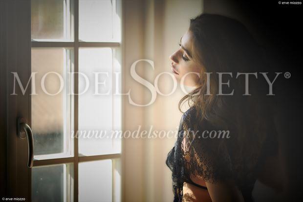 woman sensual photo by photographer ervemiozzo