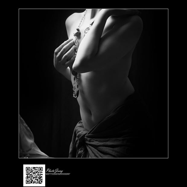 women boudoir artistic nude artwork by photographer photojony