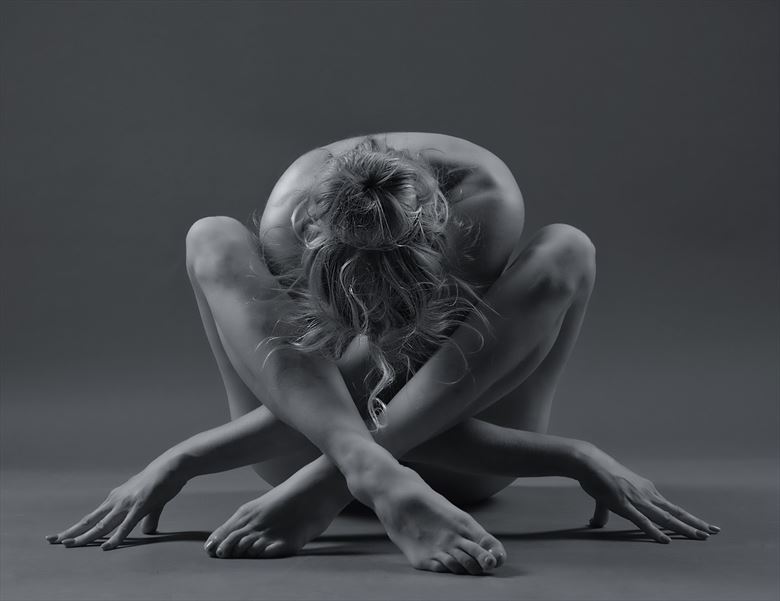 x artistic nude photo by photographer richard byrne